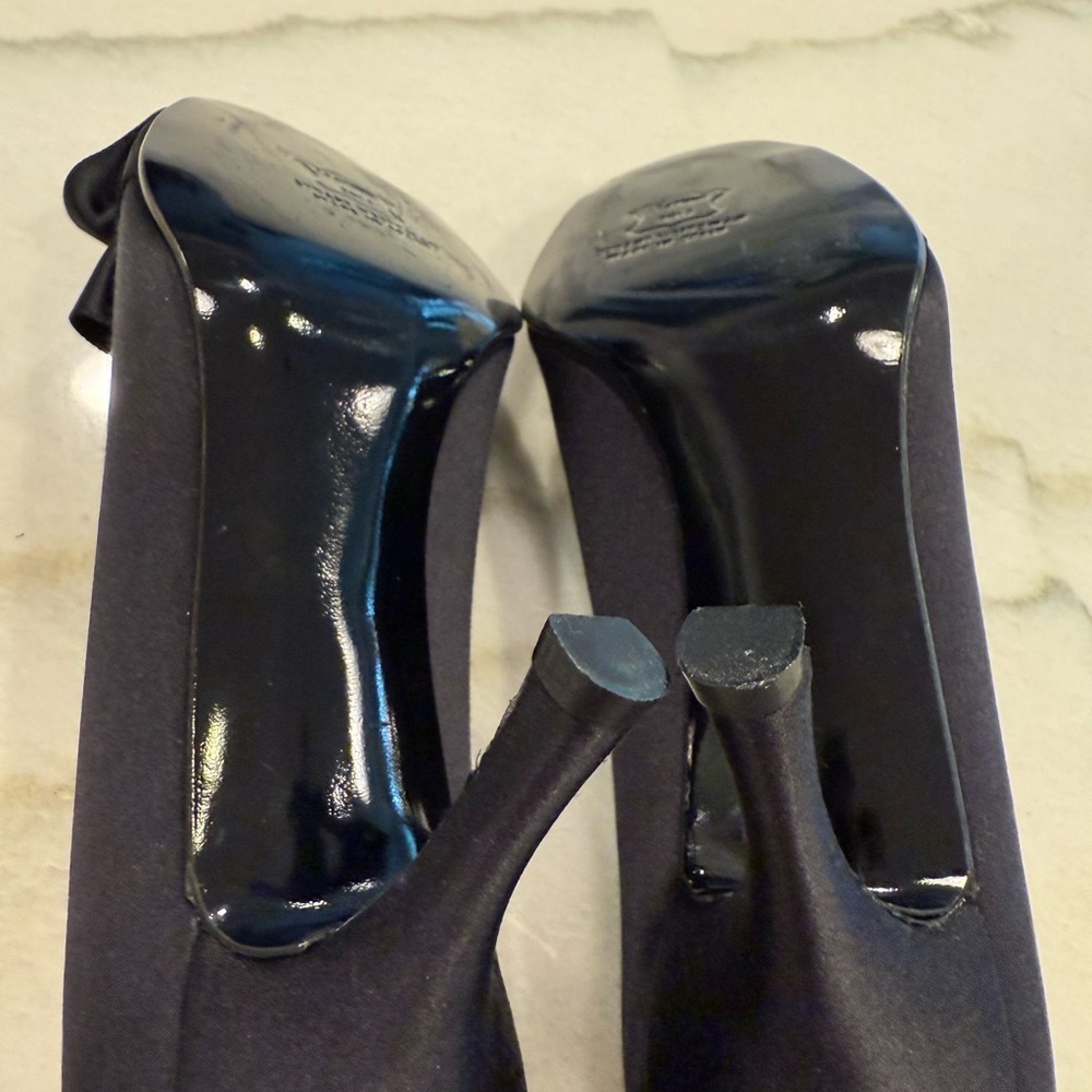 Stuart Weitzman Heels Size 6.5 Black Satin Ruffle - Picture 13 of 15